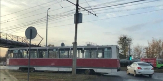 У Солнечного трамвай сошел с рельсов и едва не протаранил столб У Солнечного трамвай сошел с рельсов и едва не протаранил столб