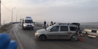 Под Саратовом водитель «Шевроле» устроил смертельное ДТП со стоящим «Ларгусом» Под Саратовом водитель «Шевроле» устроил смертельное ДТП со стоящим «Ларгусом»