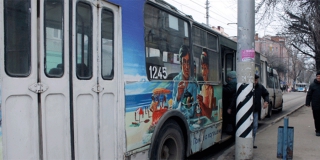 Троллейбусы маршрутов №4 и №15 встали из-за обесточки Троллейбусы маршрутов №4 и №15 встали из-за обесточки