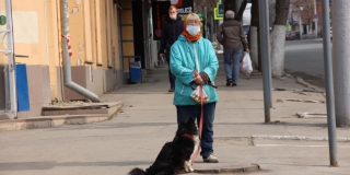 В Саратове полиция ловила людей без масок в вейп-шопе и на стадионе В Саратове полиция ловила людей без масок в вейп-шопе и на стадионе