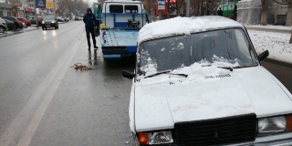 В Заводском районе ищут очевидцев падения автомобиля с эвакуатора
