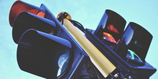 На перекрестках в центре Саратова отключили светофоры На перекрестках в центре Саратова отключили светофоры