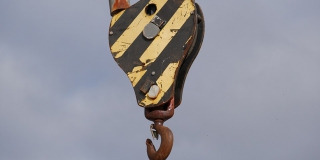 Жителя Энгельса осудят за продажу арендованных кранов на металлолом Жителя Энгельса осудят за продажу арендованных кранов на металлолом