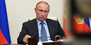 Путин закрепил верховенство Конституции РФ над международными актами Путин закрепил верховенство Конституции РФ над международными актами