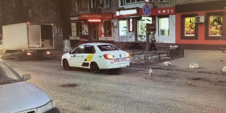 Таксист сбил женщину рядом с саратовским автовокзалом