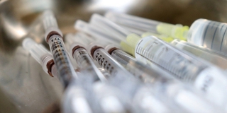 Опубликован список энгельсских медучреждений для записи на вакцинацию от коронавируса