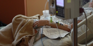 Число больных коронавирусом саратовцев в стационарах снизилось до 2 469 человек Число больных коронавирусом саратовцев в стационарах снизилось до 2 469 человек