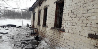 Житель Бобылевки не успел выбраться из дома и сгорел возле двери
