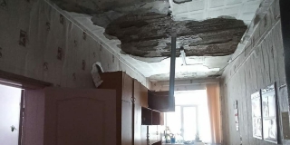При затоплении школы в Энгельсском районе пострадала приемная директора