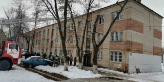 В Летном городке из горящей трехэтажки эвакуировали 40 человек