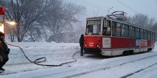 В Саратове трамвай маршрута №3 загорелся в час пик В Саратове трамвай маршрута №3 загорелся в час пик