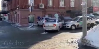 Две машины такси попали в ДТП в центре Саратова