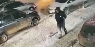 В ЖК «Царицинский» неизвестный по ночам царапает припаркованные машины В ЖК «Царицинский» неизвестный по ночам царапает припаркованные машины