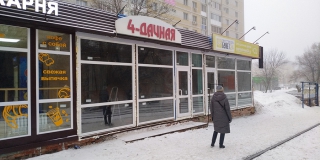 На 4-й Дачной пассажиров оставили без остановочного павильона На 4-й Дачной пассажиров оставили без остановочного павильона