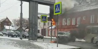 На Большой Горной полностью сгорел светофор На Большой Горной полностью сгорел светофор