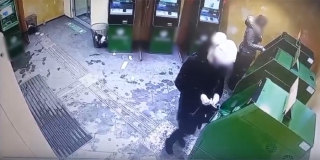 На саратовчанку завели дело о хищении забытых денег из банкомата На саратовчанку завели дело о хищении забытых денег из банкомата