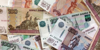 В селах и малых городах области средняя зарплата выросла до 27,6 тысяч рублей