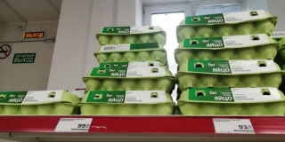 Чиновники заявили об убытках магазинов из-за низких цен на яйца