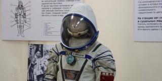 Саратовцам показали настоящие скафандры космонавтов