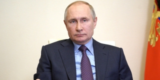 Путин подписал закон о праве действующего главы государства баллотироваться еще 2 раза Путин подписал закон о праве действующего главы государства баллотироваться еще 2 раза