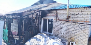 В Ивантеевском районе сгорел двухквартирный дом