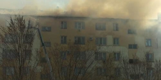 В Озинках 3 пожарных расчета тушат пятиэтажку