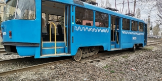 Очевидец: Трамвай на 2-й Садовой сошел с пути из-за обломка рельсов Очевидец: Трамвай на 2-й Садовой сошел с пути из-за обломка рельсов