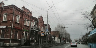 В центре Саратова на важнейшем перекрестке третий день не работают светофоры В центре Саратова на важнейшем перекрестке третий день не работают светофоры