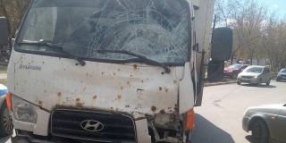 На Гвардейской лоб в лоб столкнулись фургон и мотоцикл На Гвардейской лоб в лоб столкнулись фургон и мотоцикл