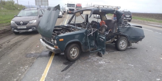 Под Саратовом 80-летние старики попали в серьезное ДТП на трассе Под Саратовом 80-летние старики попали в серьезное ДТП на трассе