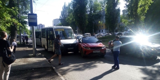 На Политехнической образовалась масштабная пробка из-за ДТП с маршруткой На Политехнической образовалась масштабная пробка из-за ДТП с маршруткой