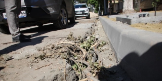 Администрация Фрунзенского района обещает строгий контроль за ремонтом тротуара на Яблочкова