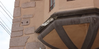У саратовской консерватории оторвался кусок фасада