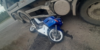 В Саратовском районе мотоциклист пострадал в ДТП с мусоровозом