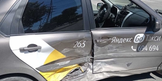 Возле «Оранжевого» пассажир такси пострадал в ДТП с «Фордом»
