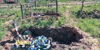 Балаковские власти объяснили провалы на могилах «особенностями грунта»
