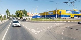 В Энгельсе напротив «Ленты» автомобиль насмерть сбил ребенка В Энгельсе напротив «Ленты» автомобиль насмерть сбил ребенка