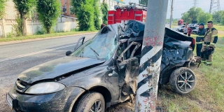 В Энгельсе пассажирка «Шевроле» погибла при столкновении со столбом В Энгельсе пассажирка «Шевроле» погибла при столкновении со столбом