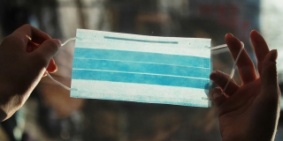 Саратовец избежал наказания за отсутствие маски из-за справки о вакцине Саратовец избежал наказания за отсутствие маски из-за справки о вакцине