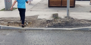 Прокурор Филипенко потребовал проверить качество ремонта тротуаров в Саратове