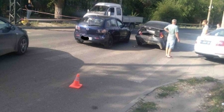 На 2-й Прокатной пешехода сбили после ДТП с легковушками На 2-й Прокатной пешехода сбили после ДТП с легковушками