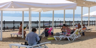 Новый пляж Саратова продолжит работу в режиме солярия