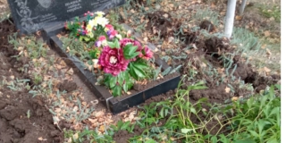 Балаковские «расхитители могил» пробрались на кладбище через разрушенный забор