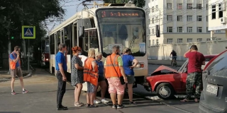 ДТП у Губернского рынка вызвало остановку трамваев №3 и №11