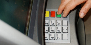 Саратовчанка не выдержала психологической атаки и отдала мошенникам 1,6 млн Саратовчанка не выдержала психологической атаки и отдала мошенникам 1,6 млн