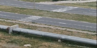 Балаковцы удивились «пешеходному переходу» из зеленой зоны в забор