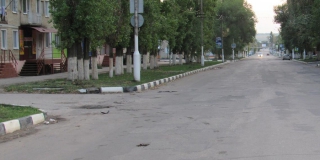 Молодой водитель на «Ниве» наехал на бордюр и протаранил дерево Молодой водитель на «Ниве» наехал на бордюр и протаранил дерево