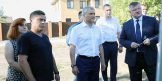 Глава Госдумы обсудил развитие поселка Воробьевка для многодетных семей