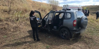 Возле Кумысной поляны нашли автомобиль с мертвыми людьми