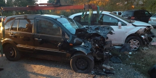 На Кавказской пьяный водитель уходил от погони и врезался в 3 машины